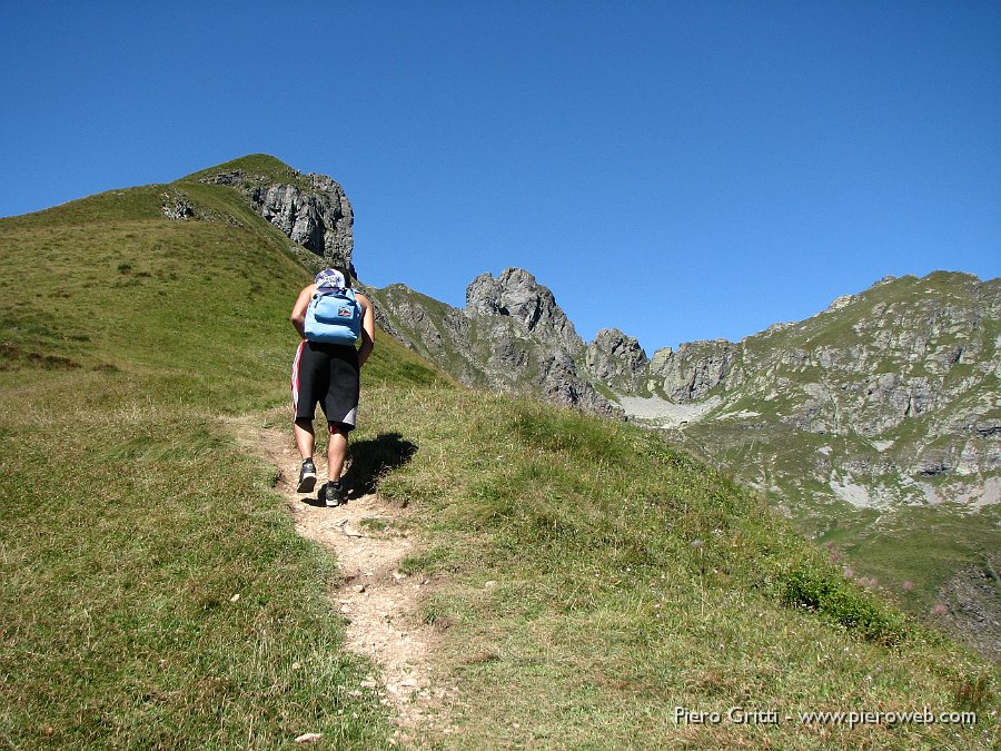 laghiponteranicaraffi 036.jpg - Già si vede il Monte Valletto